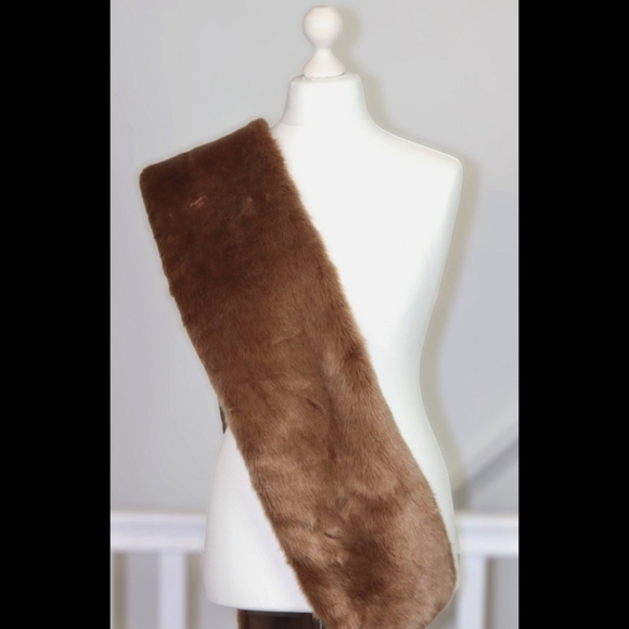 NEW Brown Deluxe Faux Fur Scarf - Picture 3 of 8